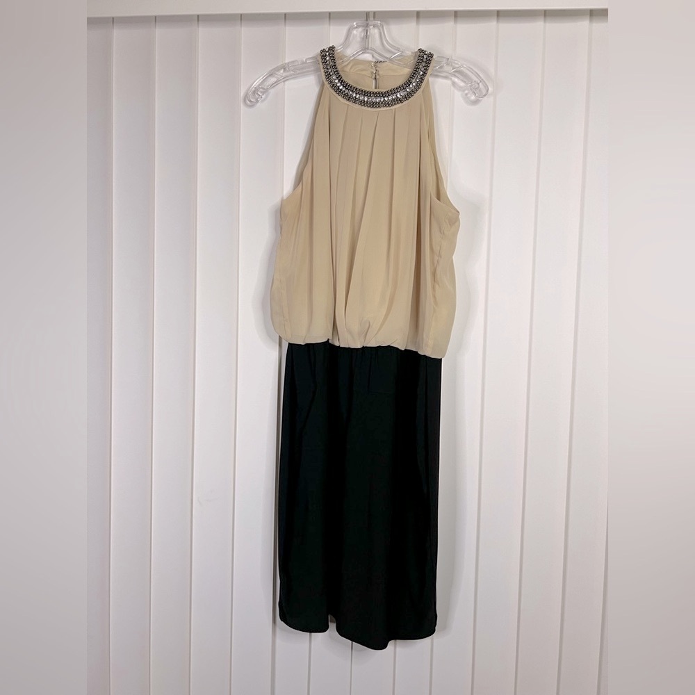 DB Established 1962 Chic Sleeveless Black and Cream Dress